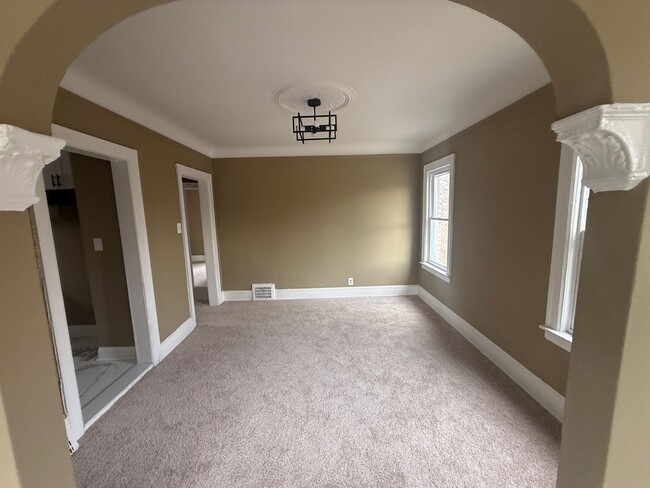 Building Photo - 15512 Mendota St