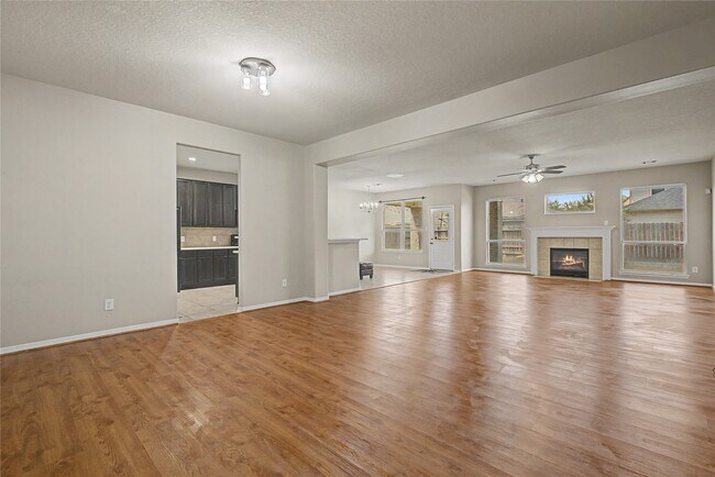 Building Photo - 9947 Valance Way
