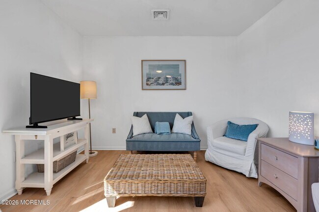 Building Photo - 548 Washington Blvd