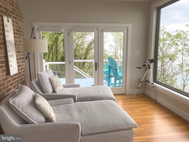 Building Photo - 3550 Bay View Dr