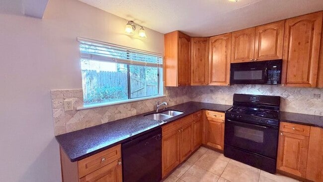 Building Photo - Beautiful Roswell 3 Bedroom-2 Bathroom Ranch, Minutes from 400, Available NOW!