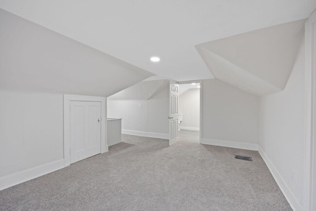 Building Photo - HYDE PARK -Move In This Week, Get $500 Bac...
