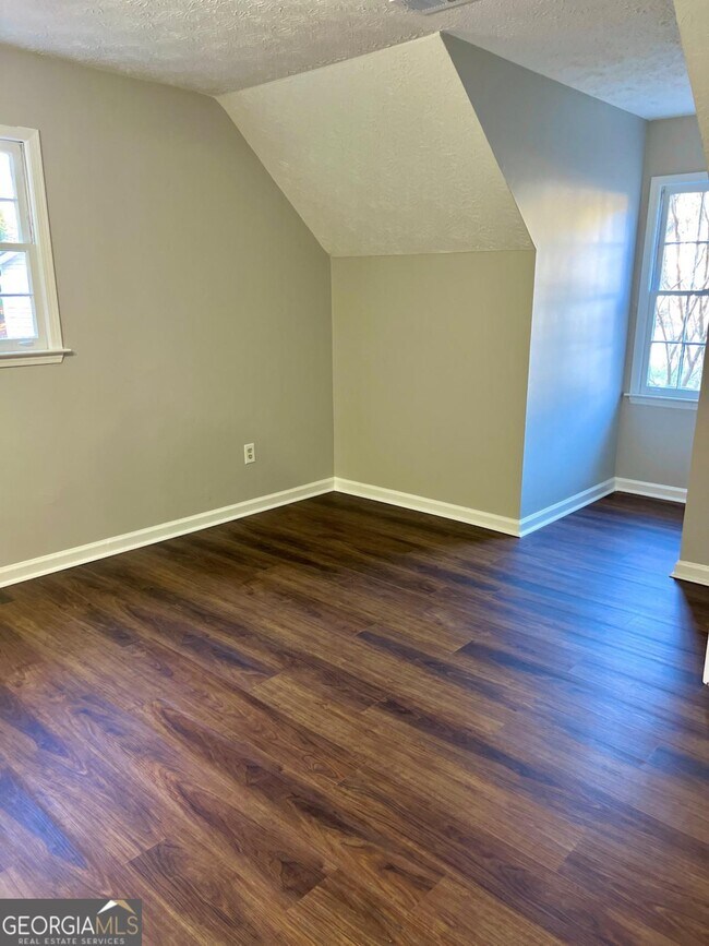 Building Photo - 3990 Rocmar Dr