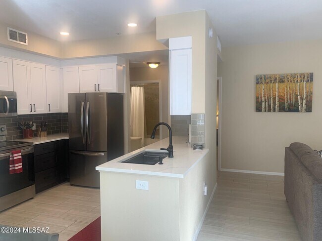 Building Photo - 1500 E Pusch Wilderness Dr