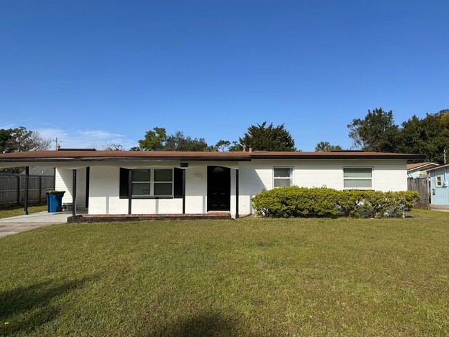 Primary Photo - Fully Renovated 3 Bed/ 2 Bath Available Now!