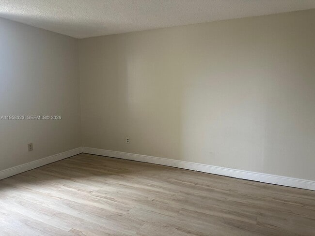 Building Photo - 9120 Fontainebleau Blvd