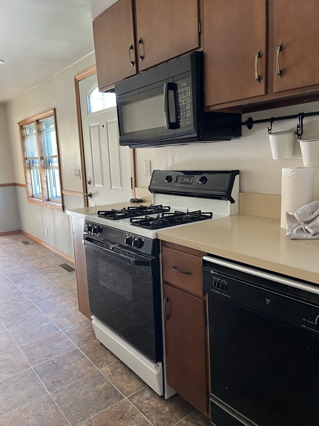 Building Photo - 1035 IN-25