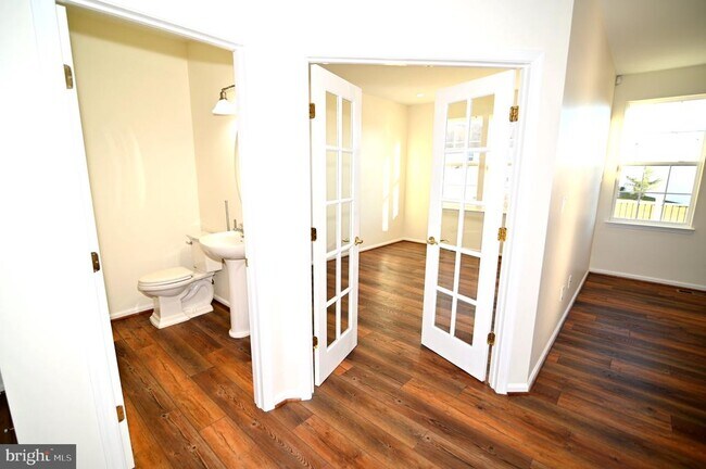 Building Photo - 7001 Chaptico Ct