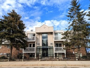 Building Photo - 159 E Mill St