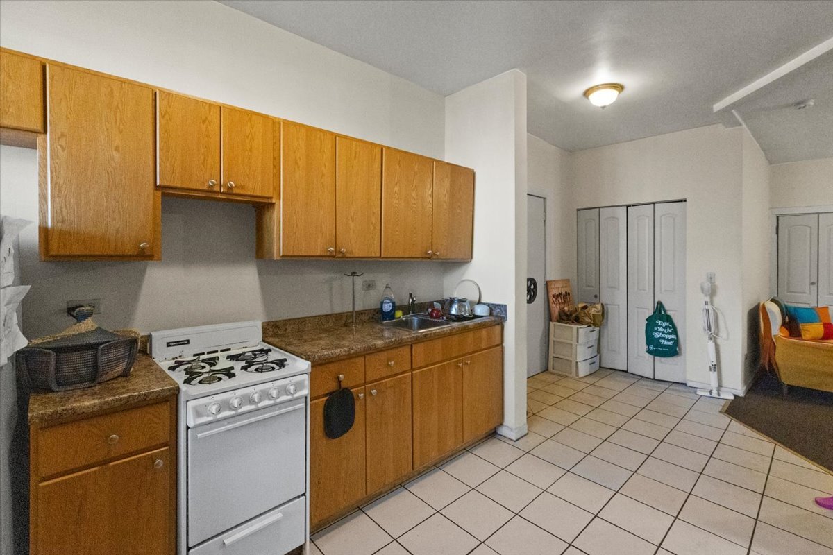 Building Photo - 5020 S Blackstone Ave