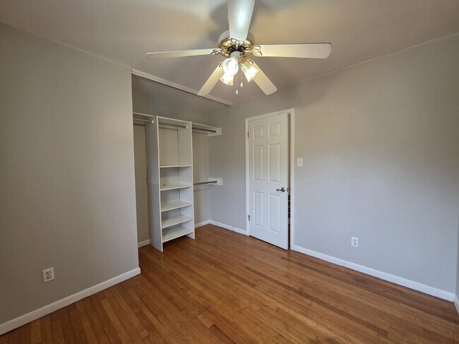 Building Photo - "Charming 3-Bed Oasis with Granite Touches in Fayetteville – 1600 Sq Ft of Comfort!"