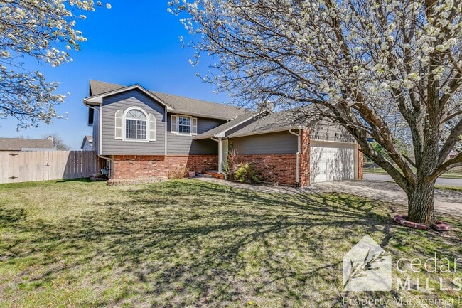Building Photo - Wonderful Split Level Home in North Wichita