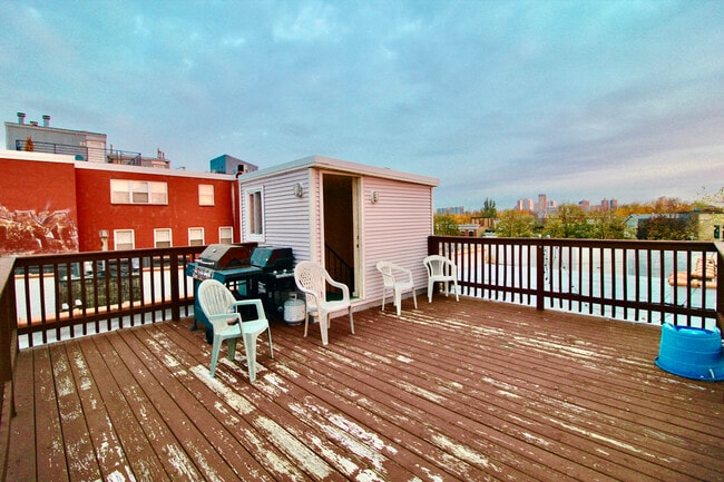 Building Photo - 1645 N Clybourn Ave