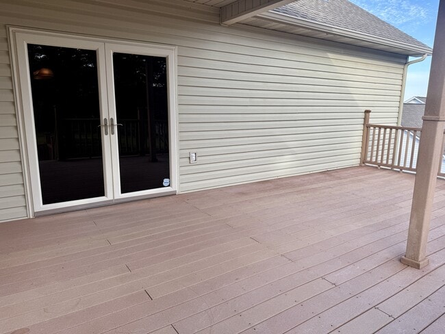 Building Photo - 421 Amberland Ln