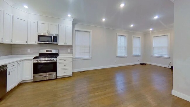 Building Photo - 3 bed 2.5 bath ALLSTON w/Laundry in Unit f...