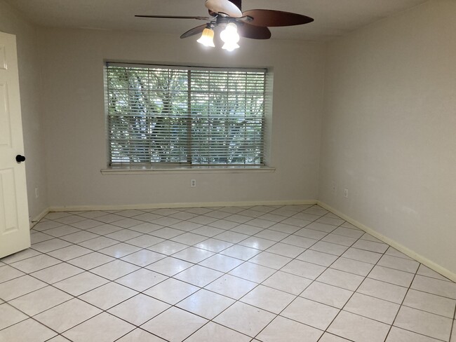 Building Photo - 8634 Westcove Cir