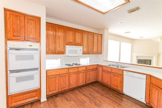 Building Photo - 5921 Back Bay Ln