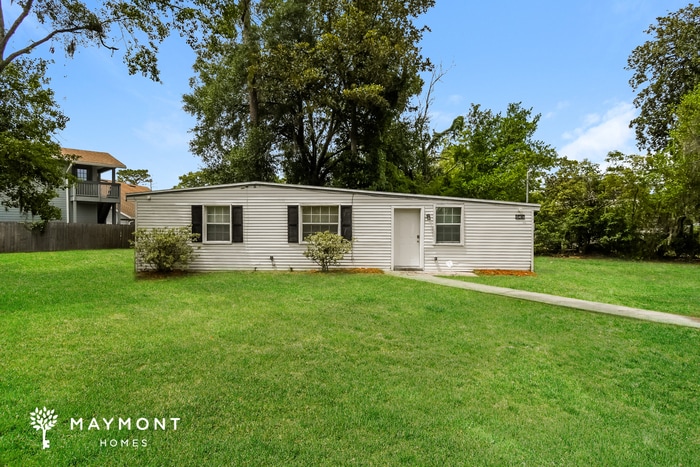 Primary Photo - 10406 Pinehurst Dr