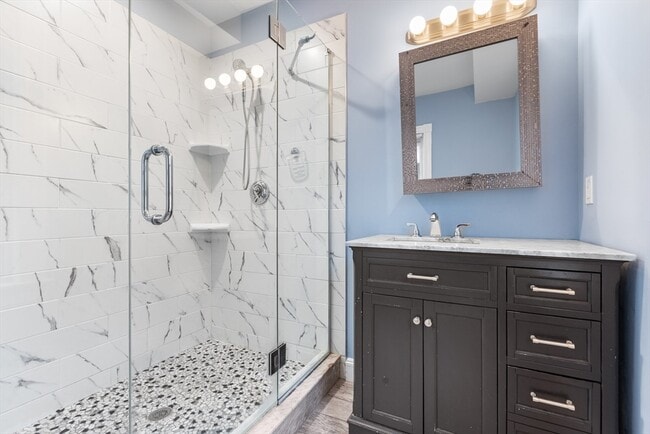 Building Photo - 25 Blanche St