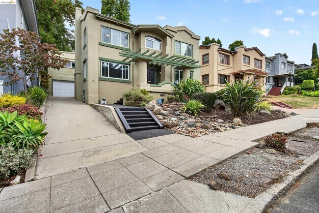 Building Photo - 846 Mandana Blvd
