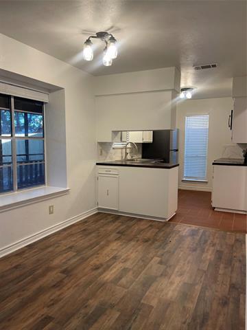 Building Photo - 2302 Mercedes Rd