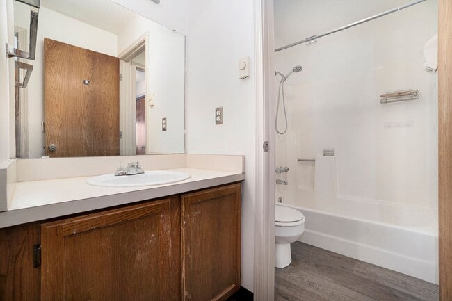 Building Photo - Spacious 2BR/1BA Condo in Central Fort Collins – Available Now!