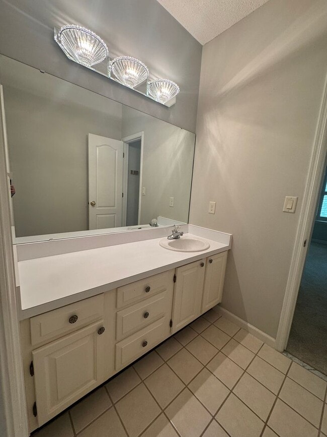 Building Photo - Gorgeous 4 bedroom 4.5 bathroom home in Ki...