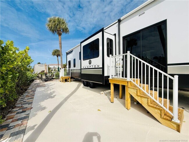 Building Photo - 10725 S Ocean Dr