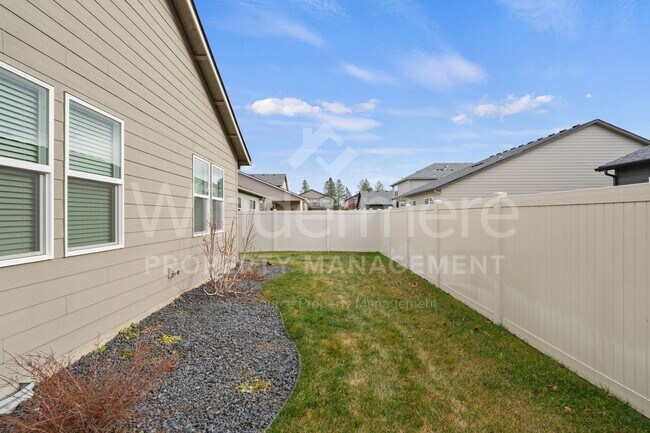 Building Photo - Welcome to this stunning 4-bedroom, 2-bathroom home located in the heart of Spokane, WA.