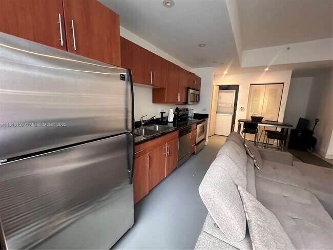 Building Photo - 111 E Flagler St