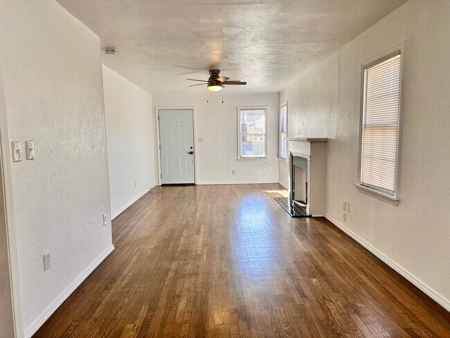 Building Photo - For Rent – Charming NW OKC Home with Solar Panels & Huge Backyard - Move in Deposit-Free (If Qual...