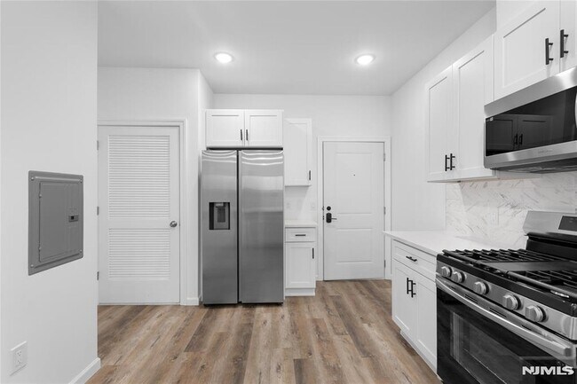 Building Photo - 51 E Main St