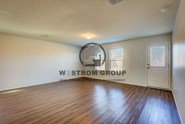 Building Photo - 404 Falling Star Dr