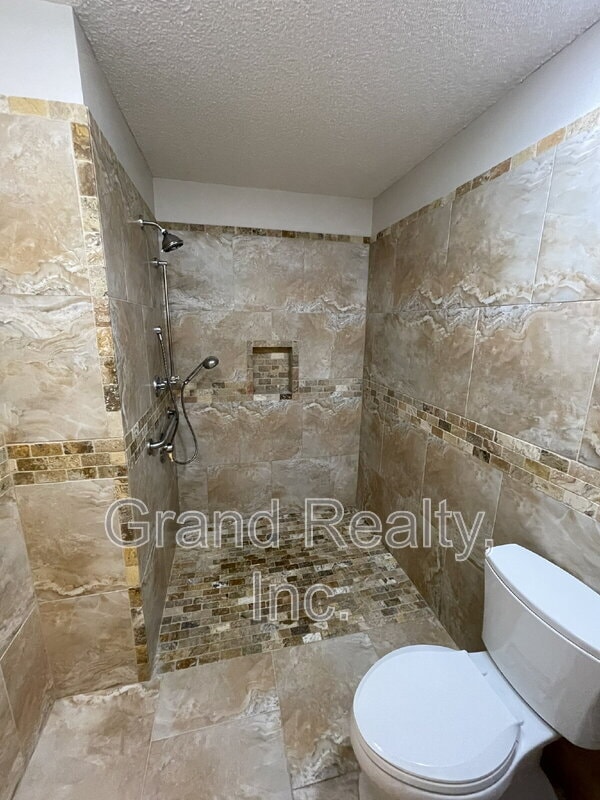 Building Photo - 10337 Wailuku Dr