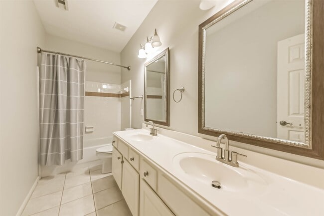 Building Photo - 14610 Farrawood Dr