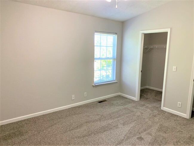 Building Photo - Two bedroom townhome for rent!