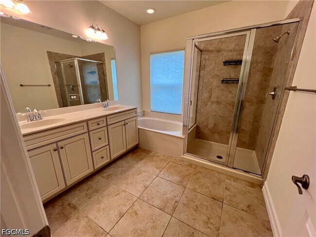 Building Photo - 15850 Portofino Springs Blvd