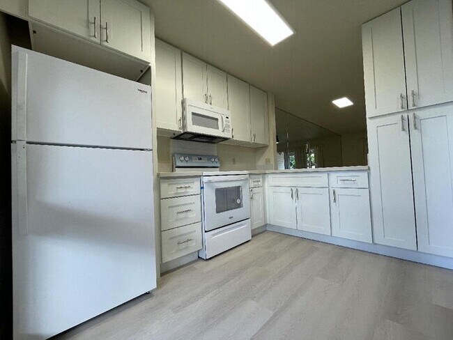 Building Photo - PARKGLEN AT WAIKELE 2/2/2 Bldg E, W/D, C-f...