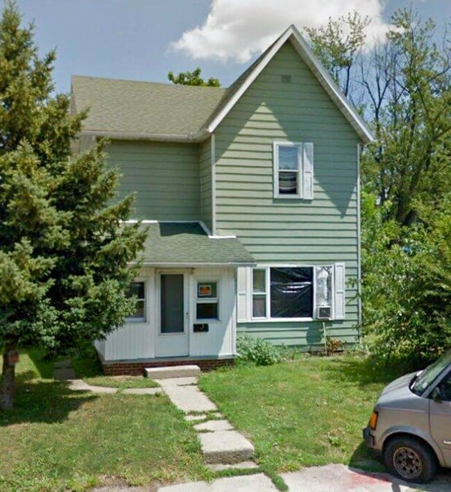 Primary Photo - Fully Renovated Spacious 3 Bedroom 1.5 Bat...