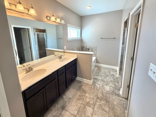 Building Photo - 4426 Davall Cir