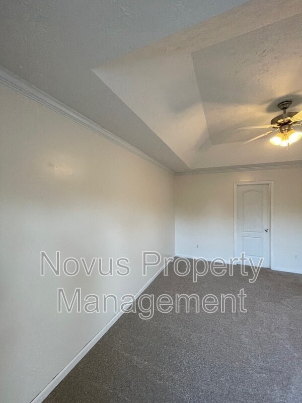 Building Photo - 721 Meadow Spring Dr