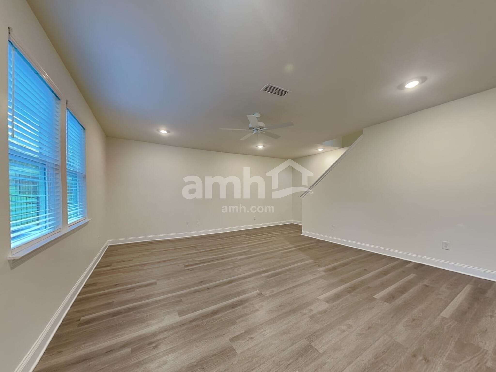 Building Photo - 870 Jubilation St