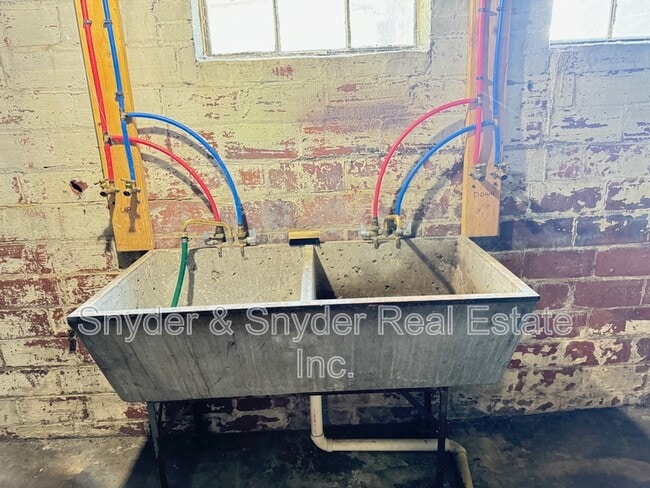 Building Photo - 245-247 Oakdale Ave.