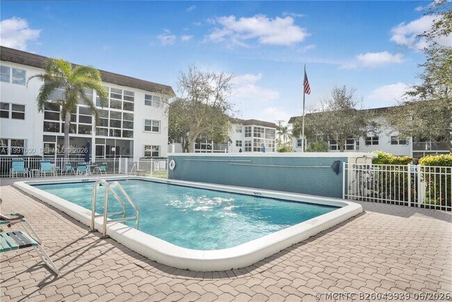 Building Photo - 1501 S Ocean Blvd