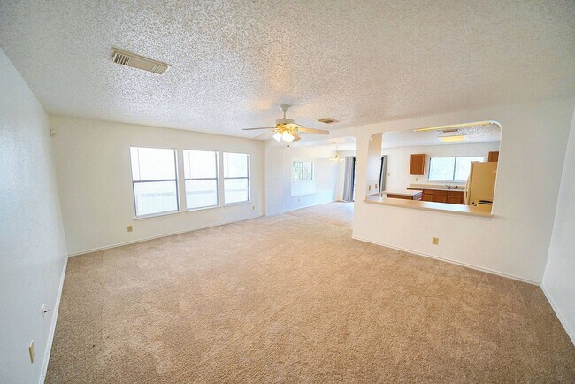 Building Photo - Move-in Ready Home Available in Converse -...
