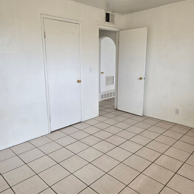 Building Photo - 701 W Soto St