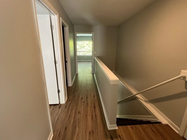 Building Photo - 3-Bedroom Townhome