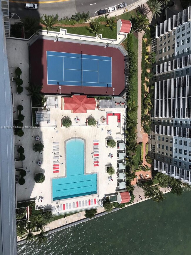 Building Photo - 1155 Brickell Bay Dr