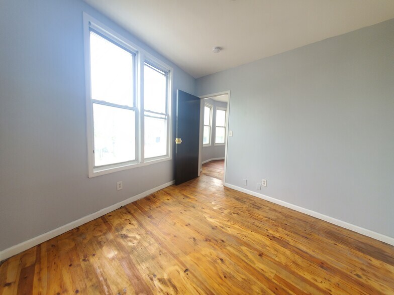 Building Photo - 565 Ocean Ave