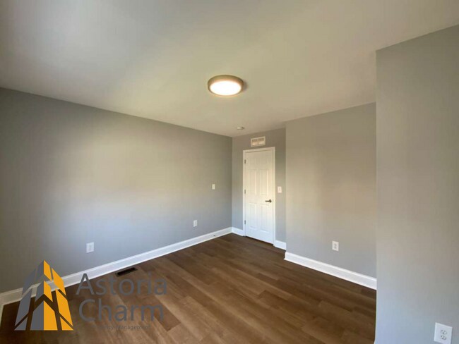 Building Photo - End Unit 3 Bedroom + Den with Backyard and Semi Finished Basement